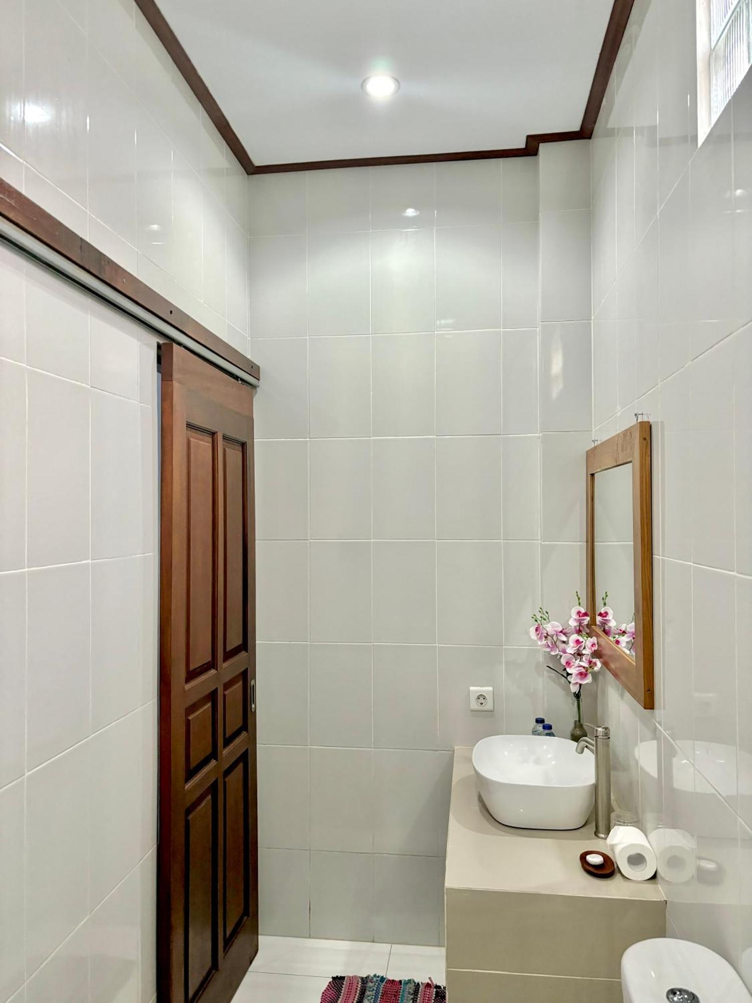 The Lima Home Stay In Canggu Екстер'єр фото